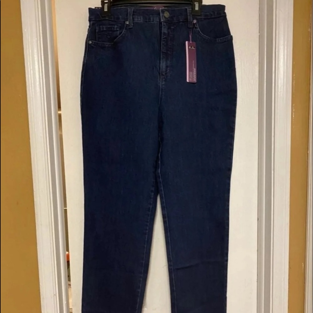 NEW Women’s Gloria Vanderbilt jeans
